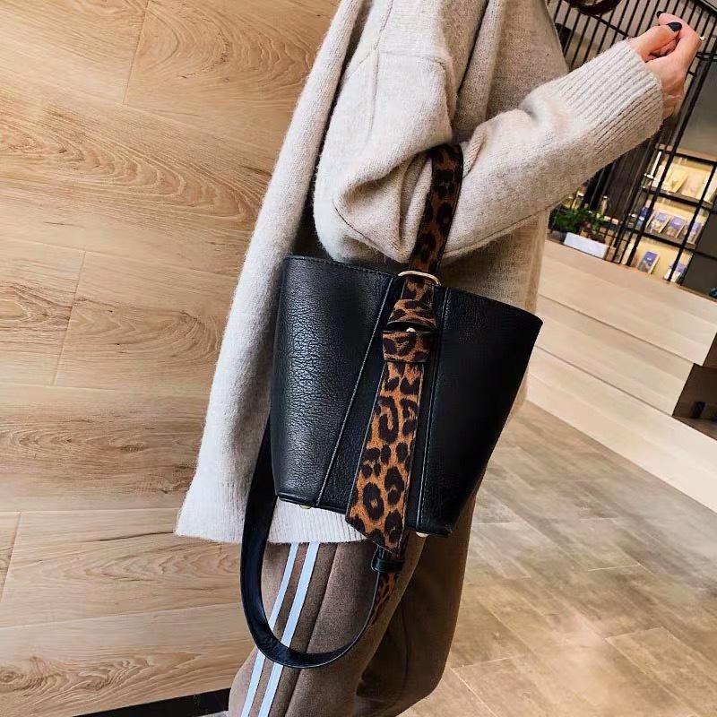 

New winter Fashion Brand design women shoulder bag Large capacity bucket Handbags Quality PU leather Women's Totes Shopping Bag, Black