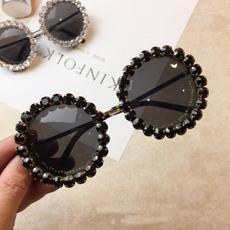 

Oversized Round Rhinestone Sunglasses Classic Brand Big Crystal Sunglasses Bling Eyewear Ladies Fashion Luxury Red Green1