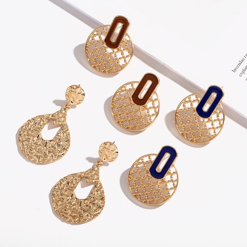 

2020 Winter Hollow Round Stud Earrings Vintage Long Women Earrings Fashion Jewelry Retro Punk Gold Metal Studs Bohemia Jewelry1