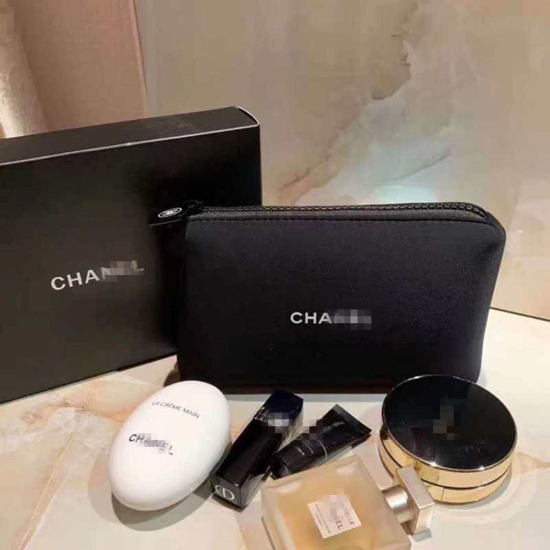 

Xiaoxiang counter black make-up fashion hand women's bag