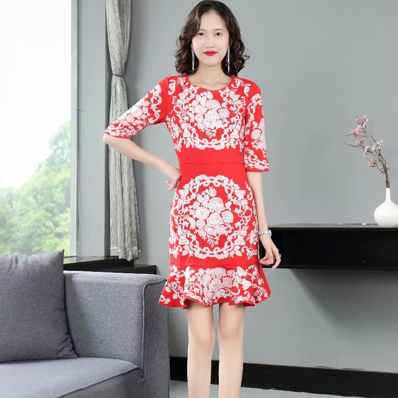 

2021 Retro-ethnic Autumn Embroidered Mid-sleeve Flowers Fine Fishtail Temperament Dress Women' High Quality Clothes Frgv, Red.