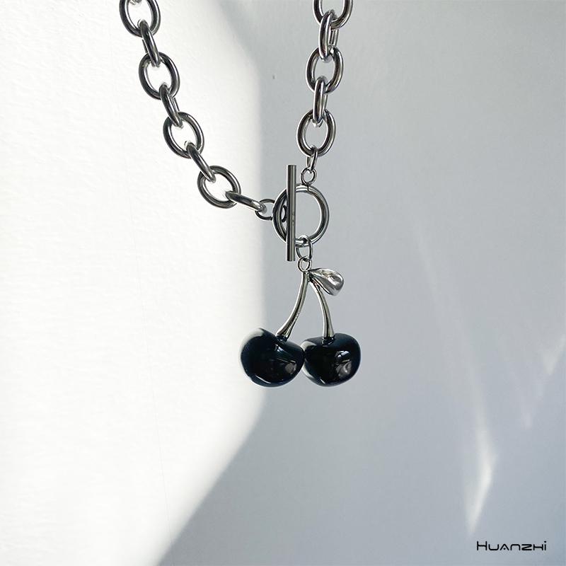 

HUANZHI 2020 New Punk Black Red Cherry Pendant Metal Clavicle Chain Choker Necklace Vintage for Women Girls Jewellery