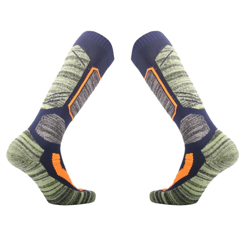 

A Pair of Skiing Socks Thick Warm Snow Winter Skiing Socks Long Knee, 20x35cm