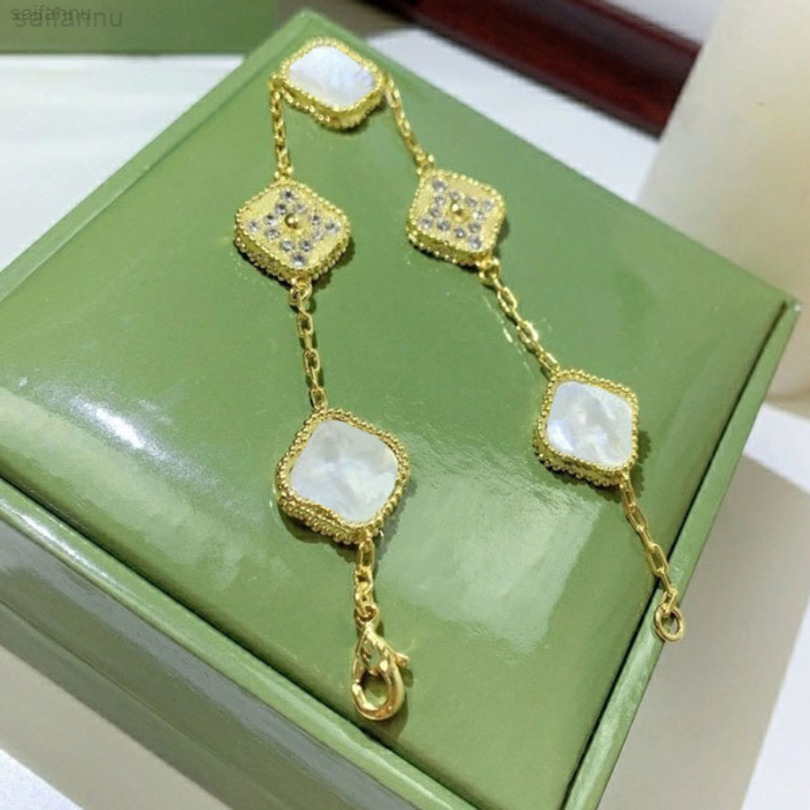 

5 Colors Fashion Classic 4/Four Leaf Clover Charm Bracelets diamond Bangle Chain 18K Gold Agate Shell Mother-of-Pearl for Women&Girls, Golden;silver