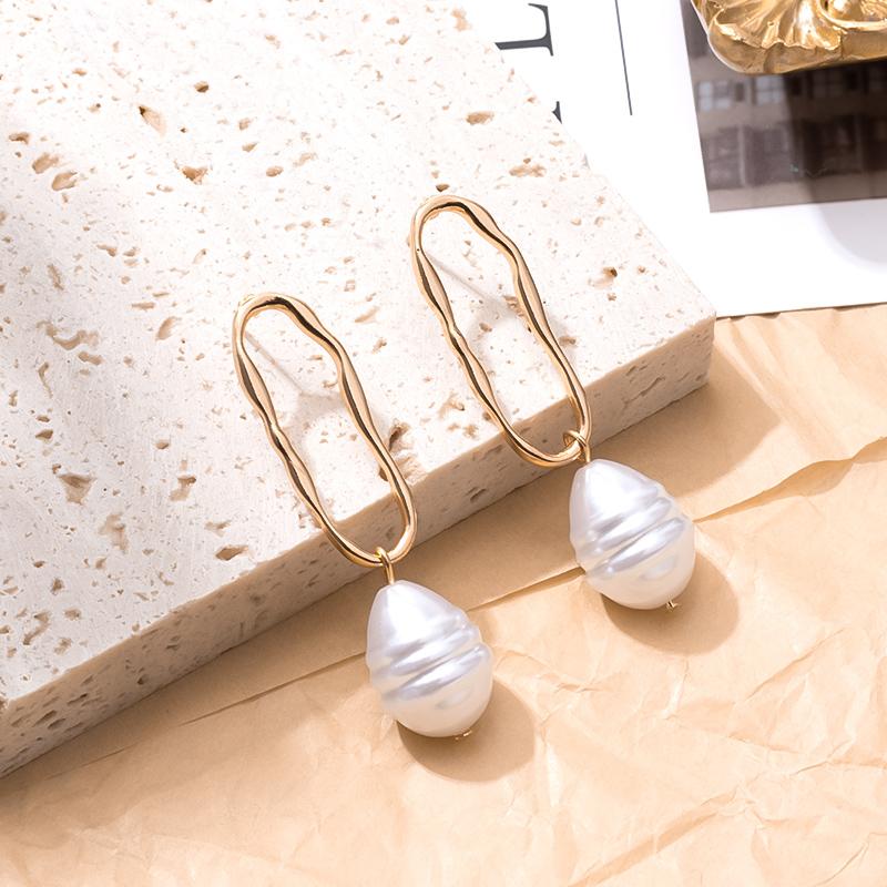 

Simple Small Korean Pearl Earrings for Women Statement Geometric Metal Gold Dangle Drop Earrings 2021 New Trend Fashion Jewelry