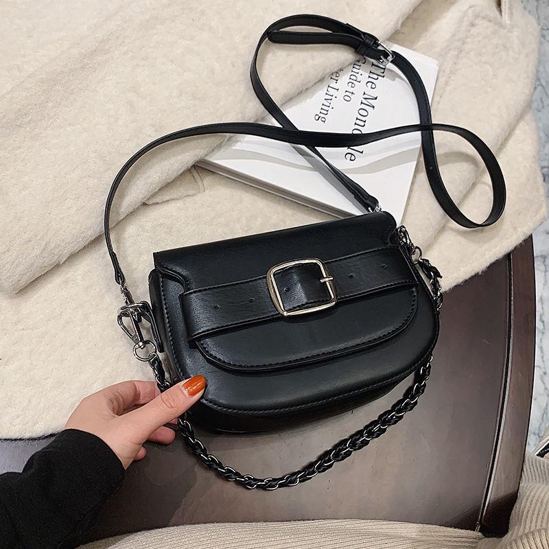 

Vintage high-quality stiletto women's 2021 new trendy simple fashion hundred chain one-shoulder underarm bag, Black