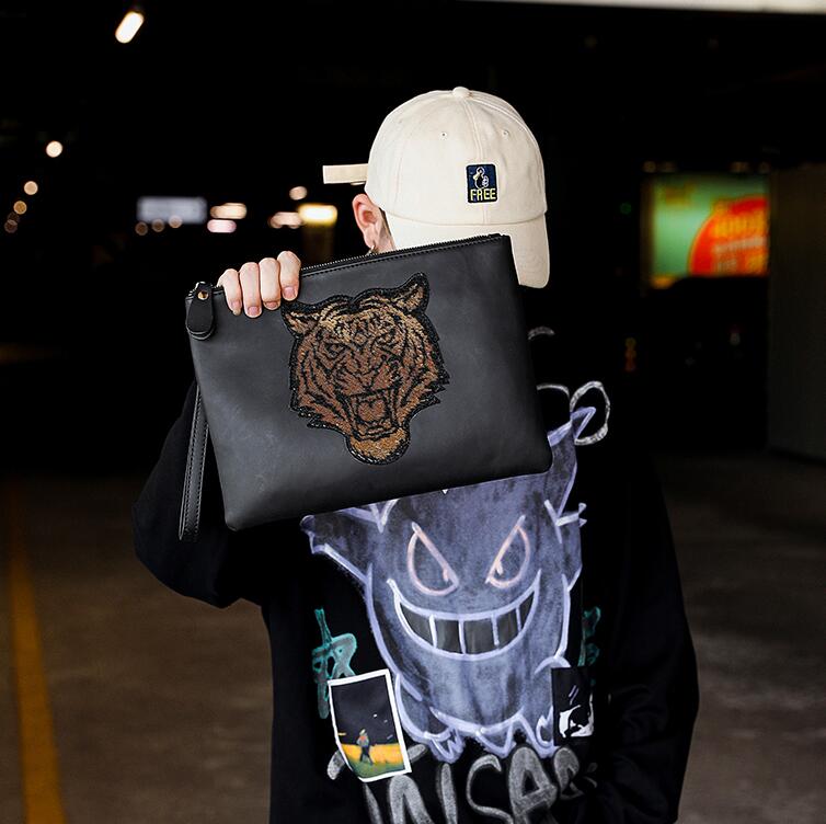 

Factory wholesale men handbag street fashion cartoon embroidery clutch new embroidered men messenger bag new sequined leather envelope bag