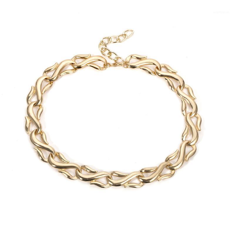 

New design fashion jewelry punk metal personality exaggeration Necklace Alloy S-button short clavicle Necklaces for woman1