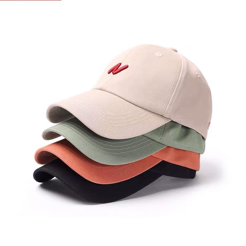 

Embroidered letter N couple Baseball Cap Unisex Cotton Outdoor Sun Hat Adjustable Hip Hop Caps Classic Women Panel Sport Hat, Beige