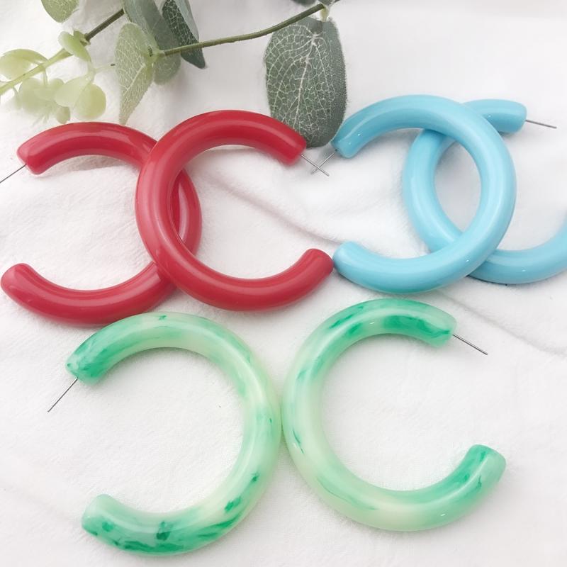 

UJBOX 2020 Autumn Winter Large Heavy Resin Hoop Earrings Women Red Green Blue White Geometric Circle Earrings Wholesale