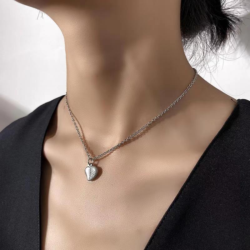 

Fall Feminine Bohemian Stainless Steel Retro Love Pendant Monolayer Necklace Choker Jewelry M191