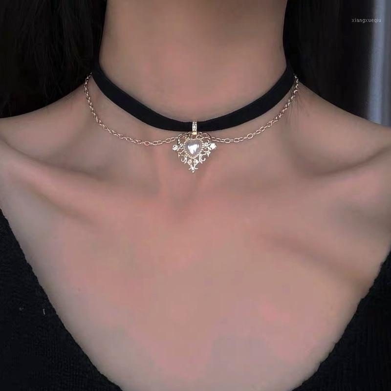 

Chokers Luxury Design Vintage Choker Golden Heart Pendant Necklace For Women Sexy Black Velvet Neck Chain Collar Jewelry Lover's Gift, Golden;silver