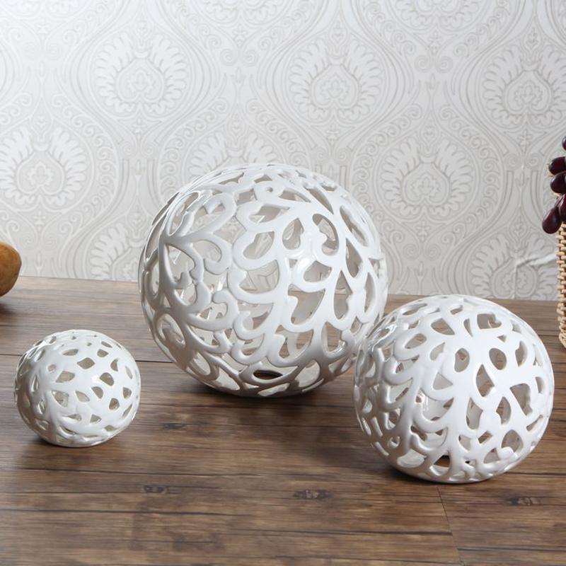 

Nordic Luxury White Hollow Ball Crafts Ornaments Living Room Wine Cabinet Shop Placed Modern Home Decoration Accessories Gifts