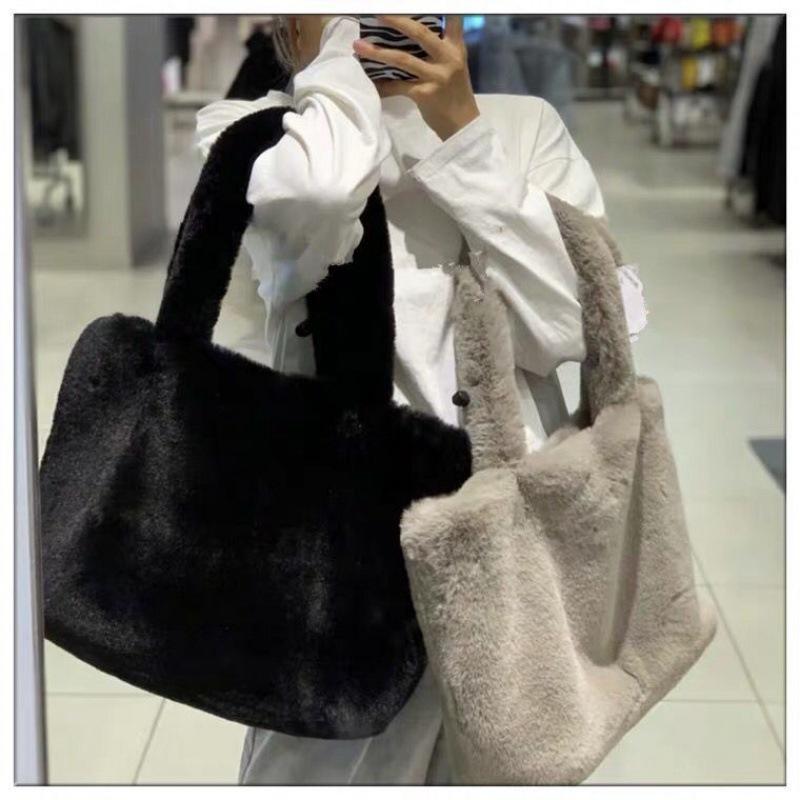 

Cross Body Plush Tote Bags Chain Women Bag Winter For 2021 Big Comfortable Shoulder Soft Fluffy Luxury Handbags, Black