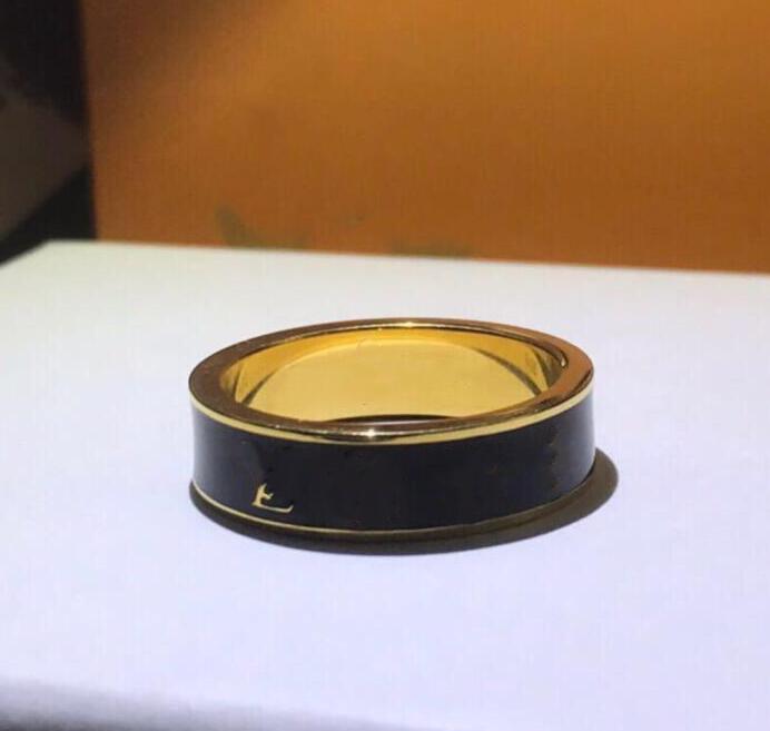 

Designer Unisex Punk Style Men Lady Women Titanium steel Engraved V Initials Four Color Rose Gold Enamel Lovers Rings Size 6-11 linkB