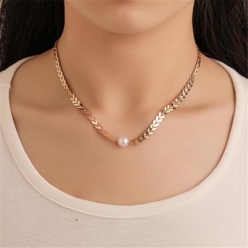 

2021 New Fashion Minimalism Pithiness Pearl Charms Fishbone Chain Choker Necklaces Pendants For Women Collares Jewelry Party