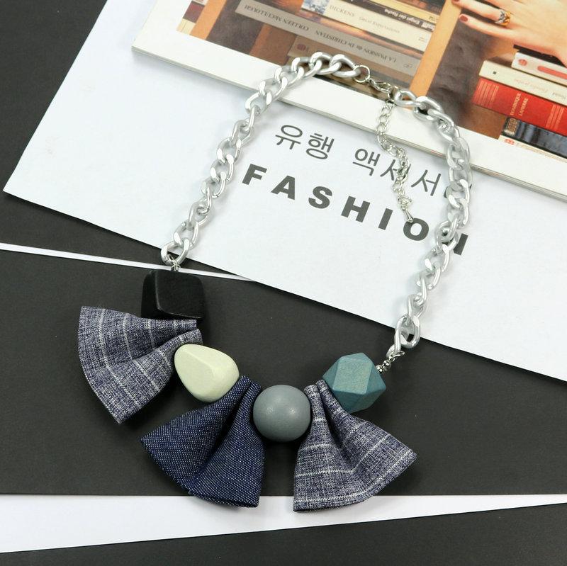 

New Fashion Woman Necklace Geometric Wood Jean Bowknot Pendant Necklaces Short Sweater Metal Chain Accessories Jewelry