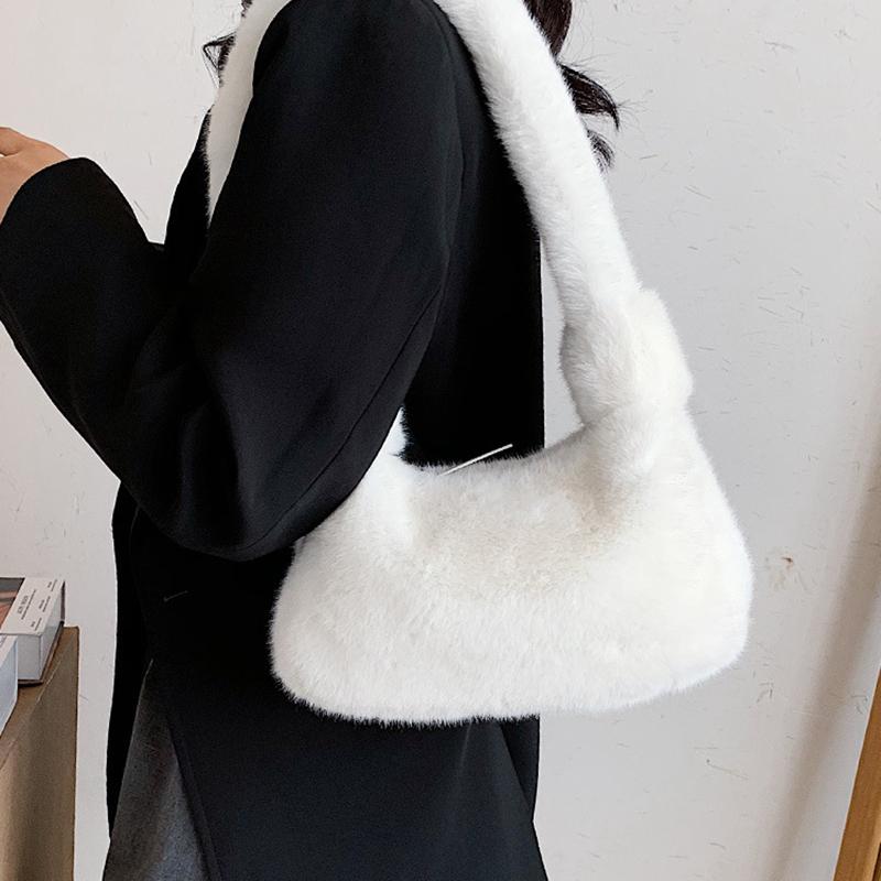 

Small bag 2021 winter new fashionable plush One Shoulder Messenger Bag retro French underarm, Black