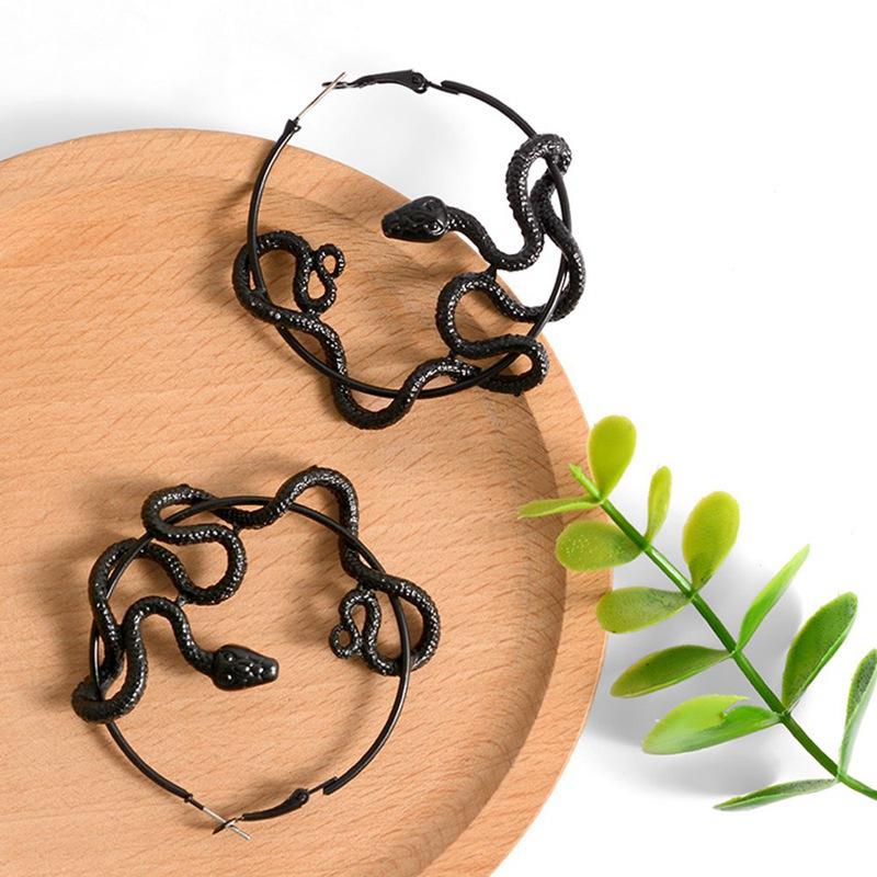 

2021 HOT 1 Pair Vintage Mini Small Snake Piercing Stud Earrings For Women Girl Cute Trendy Animals Black Ear Studs Jewelry Gifts