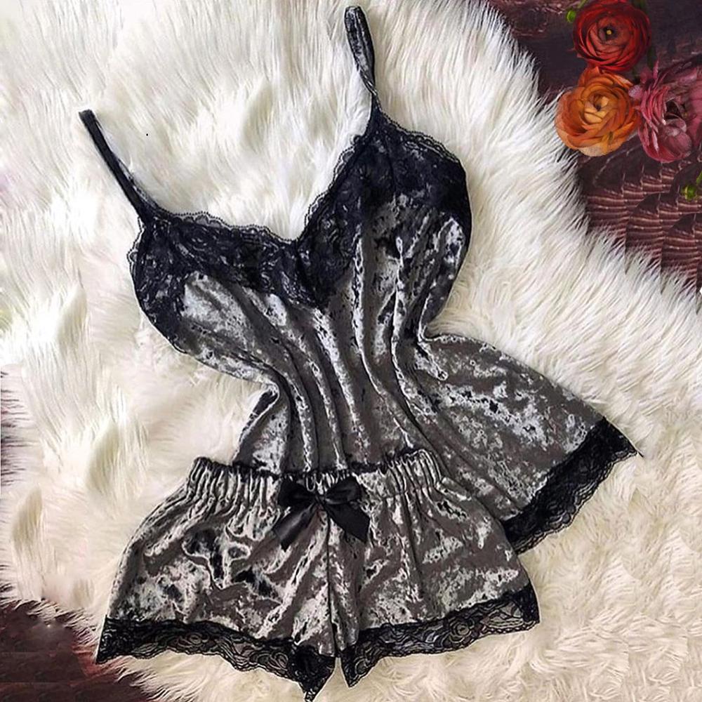 

New Velvet Pajamas Set Plus Size New Women Sexy Lace Sleepwear Patchwork Lingerie Camisole Bow Shorts V-Neck Tops pijamas mujer, Black;red