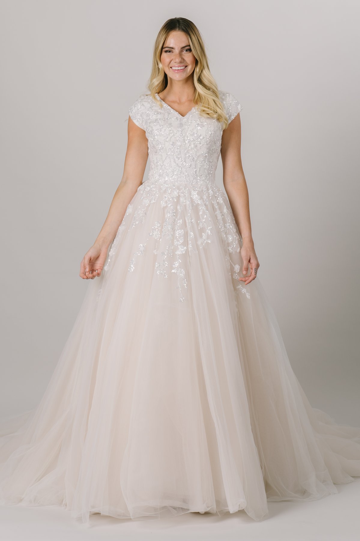 

2021 Champagne Modest Wedding Dresses Cap Sleeves V Neck Buttons Beaded Lace LDS Bridal Gowns Country Religious Bride Dress, Same as image