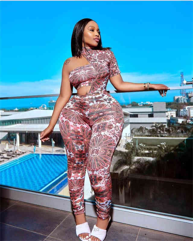 

Women One Shoulder Short Sleeve Fashion Sexy Print With Chest Wrapped Jumpsuit Two-piece Set, Gray