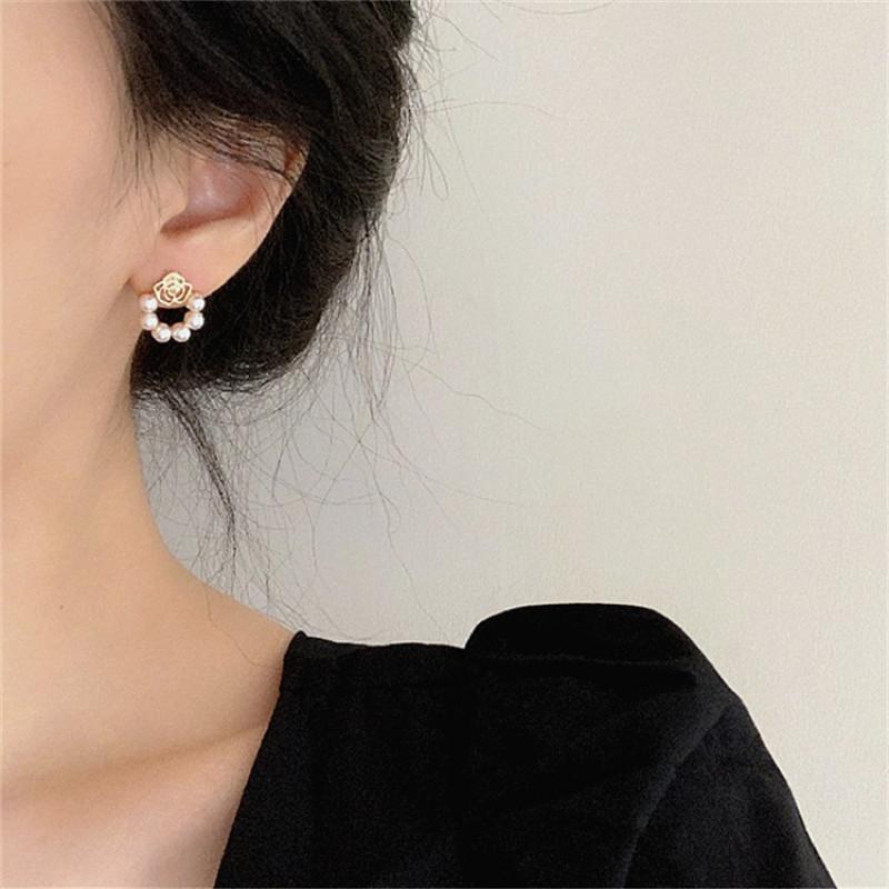 

Stud 2021 Korean Fashion Exquisite Small Imitation Pearl Circle Earrings Temperament Sweet Girl Women's Clip On Gift Jewelry