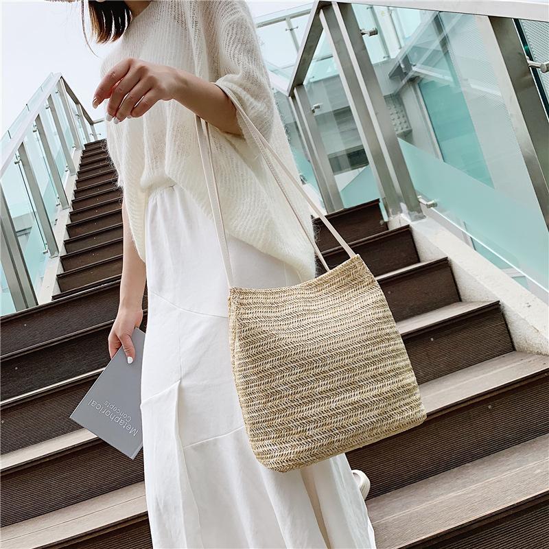 

Women Straw Handbag Beach Messenger Tote Bag Flower Woven Fashion Shopping Purse Classic Elegant Crossbody Shoulder Bag, Brown