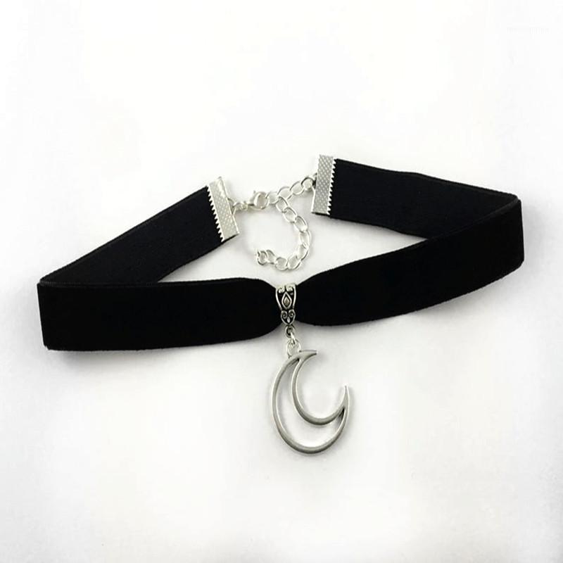 

Black Velvet Choker with Silver colour Moon Charm Crescent Necklace Gothic Jewelry fashion pendant Gorgeous Women gifts 2020 new1
