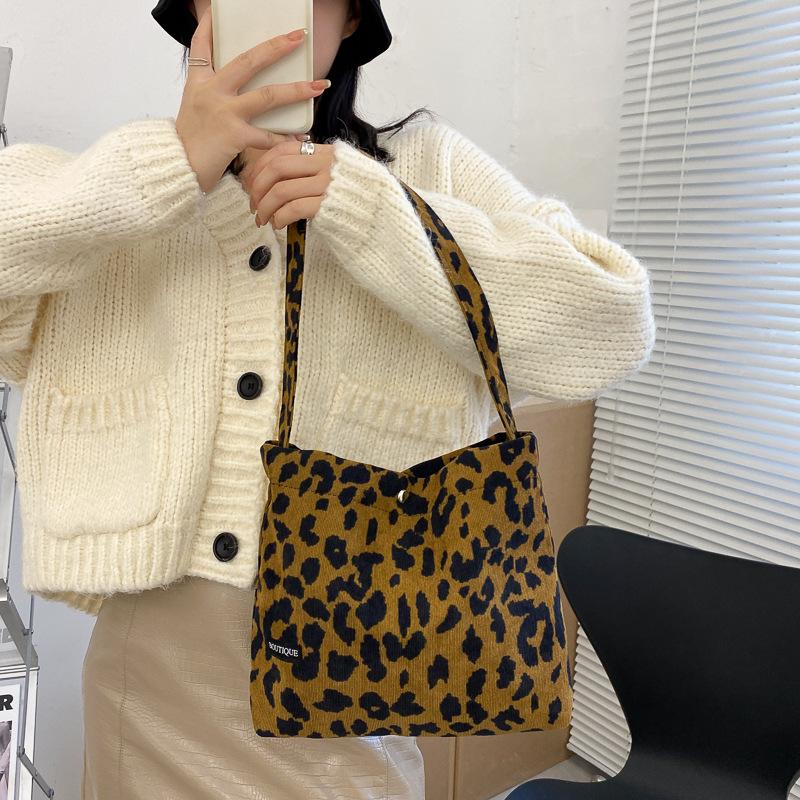 

OLUOLIN Big Capacity Shoulder Bag Leopard Print Fashion Crossbody Bag Purses and Handbags Luxury Designer Casual Tote