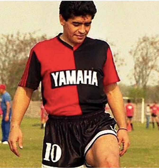 

93 94 MARADONA 1993 1994 NEWELLS OLD BOYS RETRO SOCCER JERSEY vintage football shirt commemorate Camiseta de futbol classic Maillot de foot