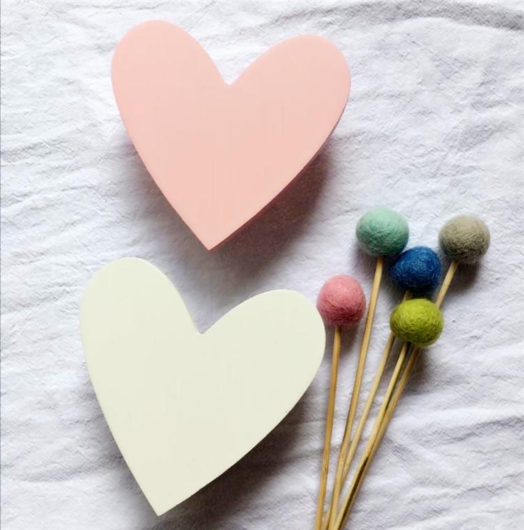

1PC Cute Heart Shape Wooden Clothes Hook for Princess Baby Room Wall Hanging Decorate Children Room ECO Friendly Hanger MI 004