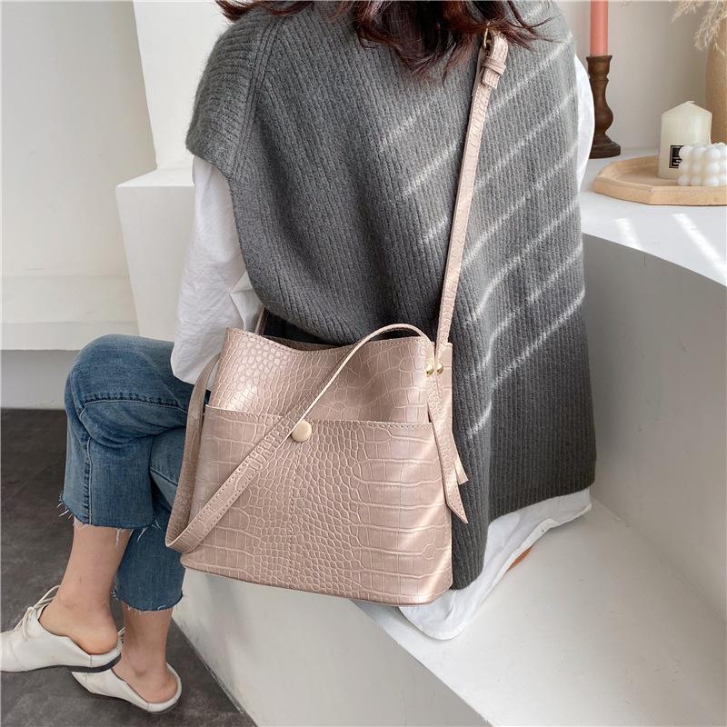 

Large Capacity Ladies One-shoulder Bucket Bag Women's Leather Crossbody Bag Luxury Shoulder Bags for Women Travel Crossbody Bags, Black