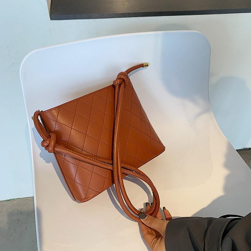 

Large Capacity Messenger Bag with Retro Texture Literature and Art Bucket Bag Large Women's New Style Shoulder, As picture