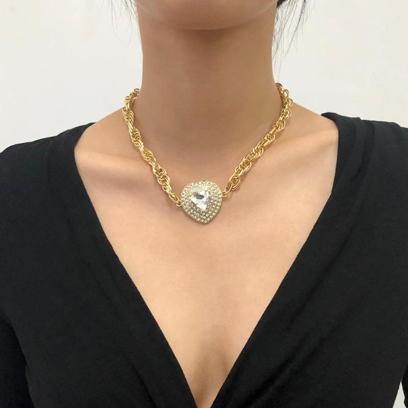 

Shinning Big Heart Crystal Pendant Choker Necklaces for Women Geometric Rhinestones Necklaces Statement Jewelry Party Gifts