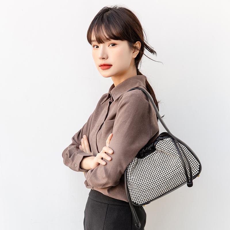 

New 2021 Fancy Frills Fashion Design Ladies Handbag Simple Casual Ladies Shoulder Bag Luxury Designer PU Leather Crossbody Purse, Black