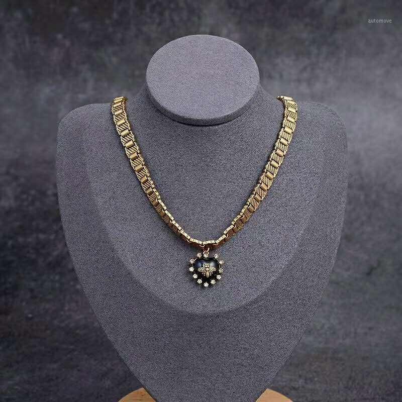 

New arrival exaggerated retro jewellery black heart necklace for women vintage honeybee necklaces lady accessories fashion 20201