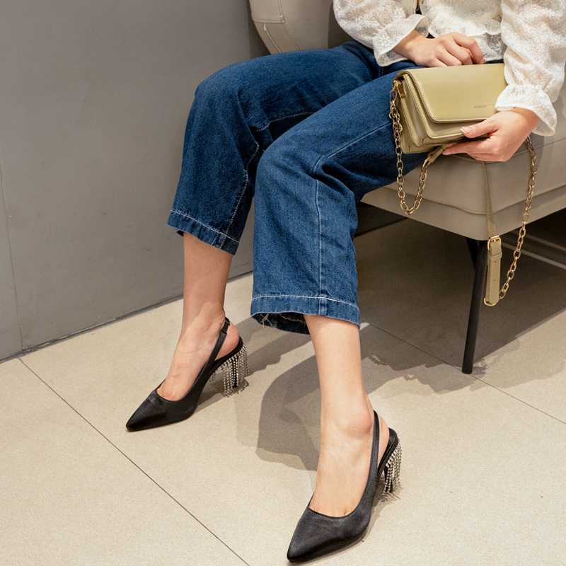 

New diamond chain tassel black high heel sandals pointed high heel sandals