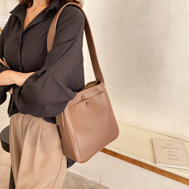 

Large capacity bucket bag with Korean single shoulder mother bag new fashion autumn fashion simple women's, Black