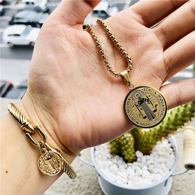 

Catholic San Benito Medallion Pendant Necklace For Men Women St. Benedict Necklaces Religious Jewelry1