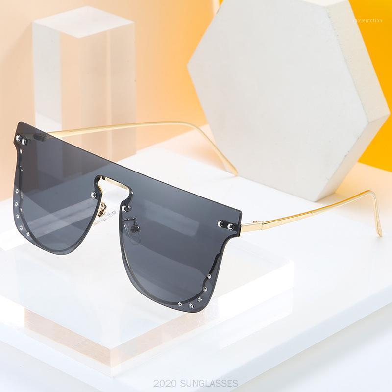 

New Designer Fashion Square Sunglasses Men Women Vintage Metal Rivet Oversized Shades For Male UV400 FML1