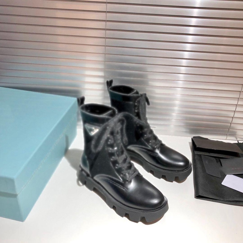 

High quality, the new boots of 2021 are high quality shoes with letter-embellished heels by luxury designers