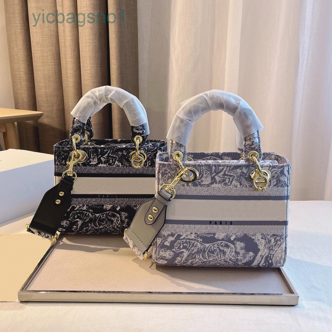 

Luxury D bags Lady Women Bags Favorite Genuine Leather Fashion Handbags Multi Accessoires Purses Flower Mini Pochette 3pcs Crossbody Bag
