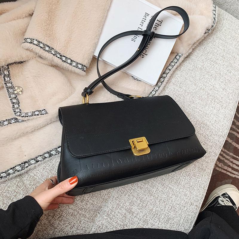 

2021 New Fashion Spring High Quality Retro One-shoulder Underarm Bag Korean Fashion Ladies Texture Messenger Small Square Bag, Black.