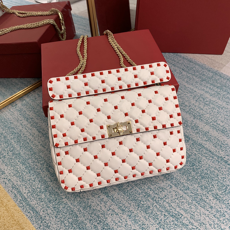 

New style V0122 shoulder bag Made of imported lamb skin Rhomboid embroidery Fine art Miniature rivet mounted Removable chain fashion bags