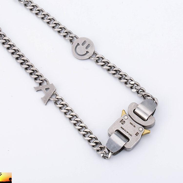 

Travis ScoNecklace Fashion Hip-hop Punk Streetwear Metal Antique Security Buckle Men Women Necklace