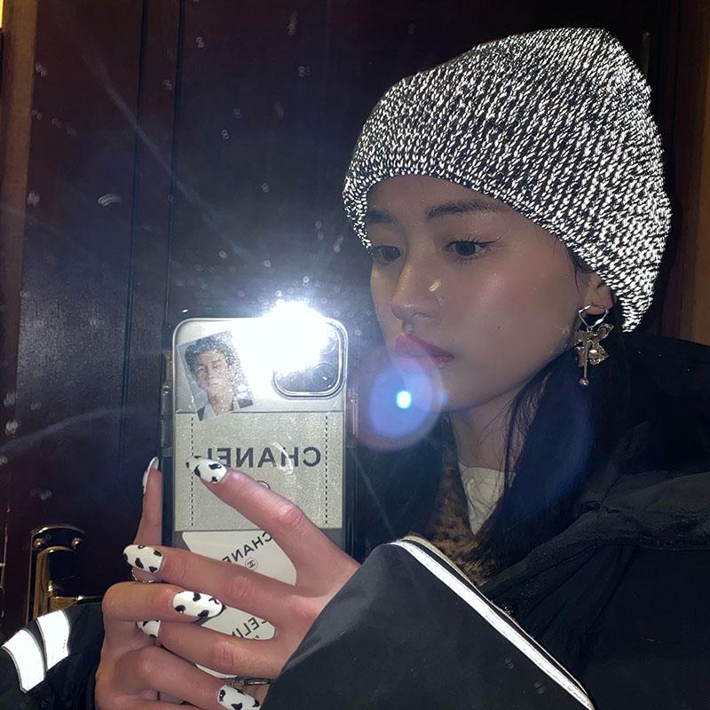 

2020 New Reflective Knitted Winter Hat Women Unisex Reflective Knit Beanie Warm Night Running Cycling Outdoor Men Women Hat, Black