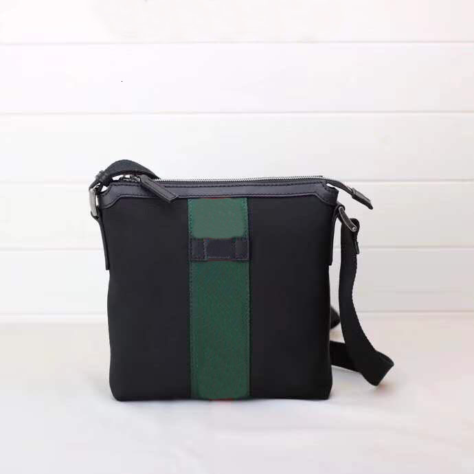 

High end atmosphere, classic fashion, European and American style, high-end artificial canvas small postman bag, 21 * 22 * 4cm q072, Black