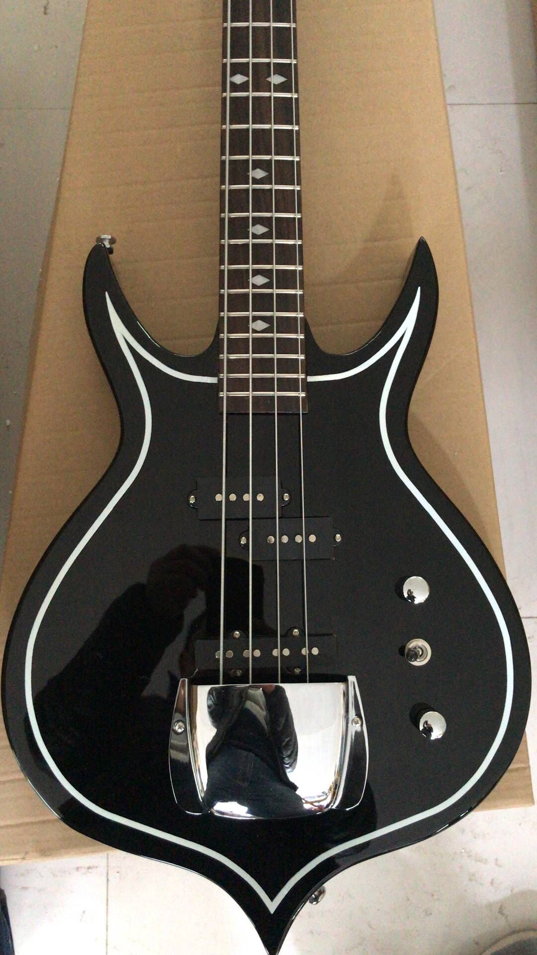 

Peach Shape 4 Strings Gene Simmons Punisher #2 Black Electric Bass Guitar Brass Nut, Big Chrome Bridge Cover, 24 Frets & Diamond Inlay