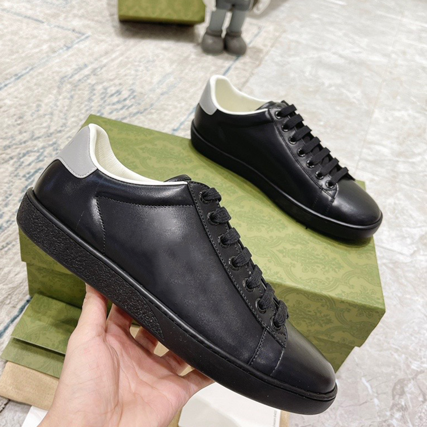 

2022 designers Men Womens Sneakers Casual Shoes Canvas Snake Chaussures Leather Sneaker Ace Bee Embroidery Shoer, Black